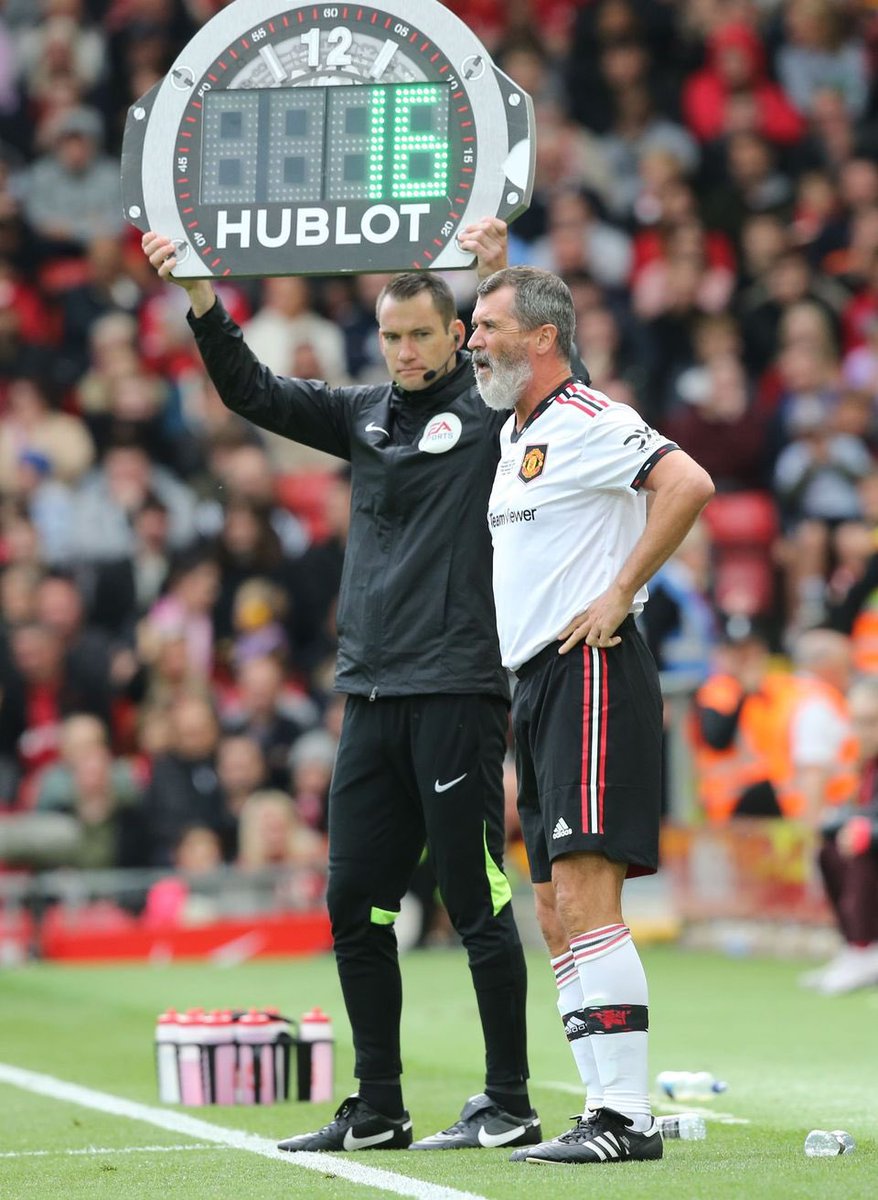 MU_Foundation's tweet image. Wishing Keano a magic birthday 🪄🎩

Many happy returns to #MUFC great #RoyKeane, seen here at our last #MULegends match in 2022 🔴⚽️

Have you got your tickets for the next one? 👀

@ManUtd v @CelticFC - 7⃣.9⃣.2⃣4⃣

🎟️ bit.ly/MULegendsTicke…