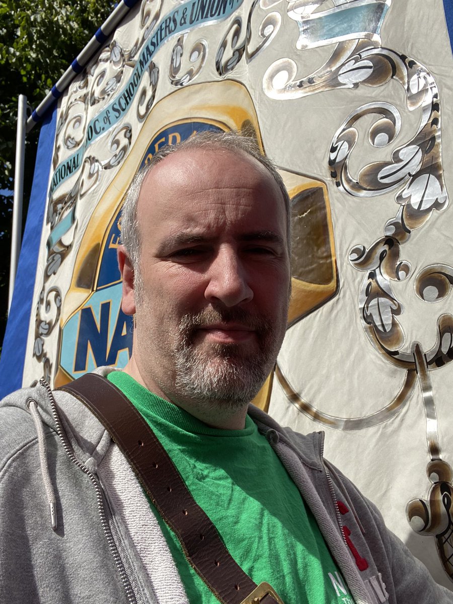 Vote4SiLee's tweet image. Had the honour of carrying our beautiful banner at today’s solidarity march. We saw the best of Belfast on display. #NASUWT #ICTU