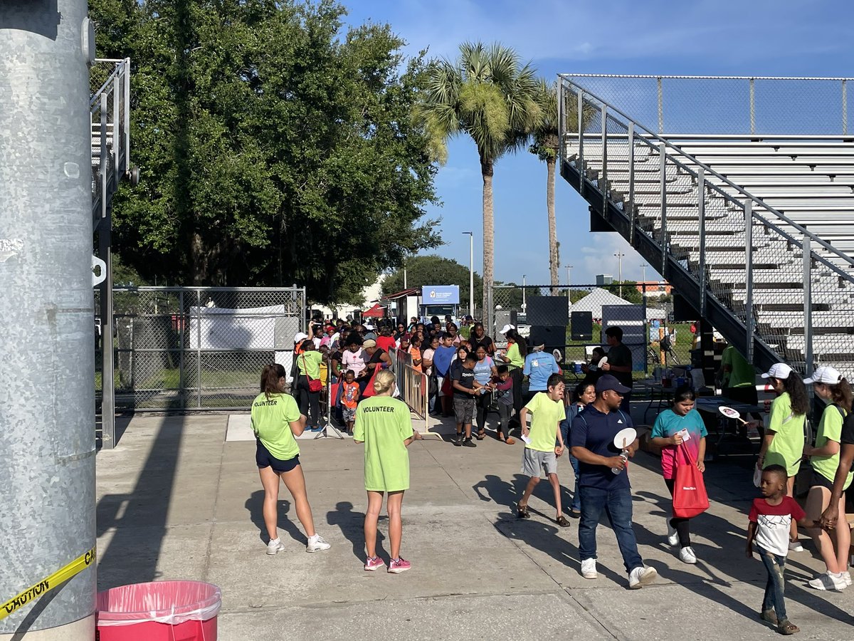 Indians_IHS's tweet photo. Thank you Lipman Produce for another great community event #lipmanproduce #backpackgiveaway #IHSBSchool https://t.co/IqFxE3PFvZ