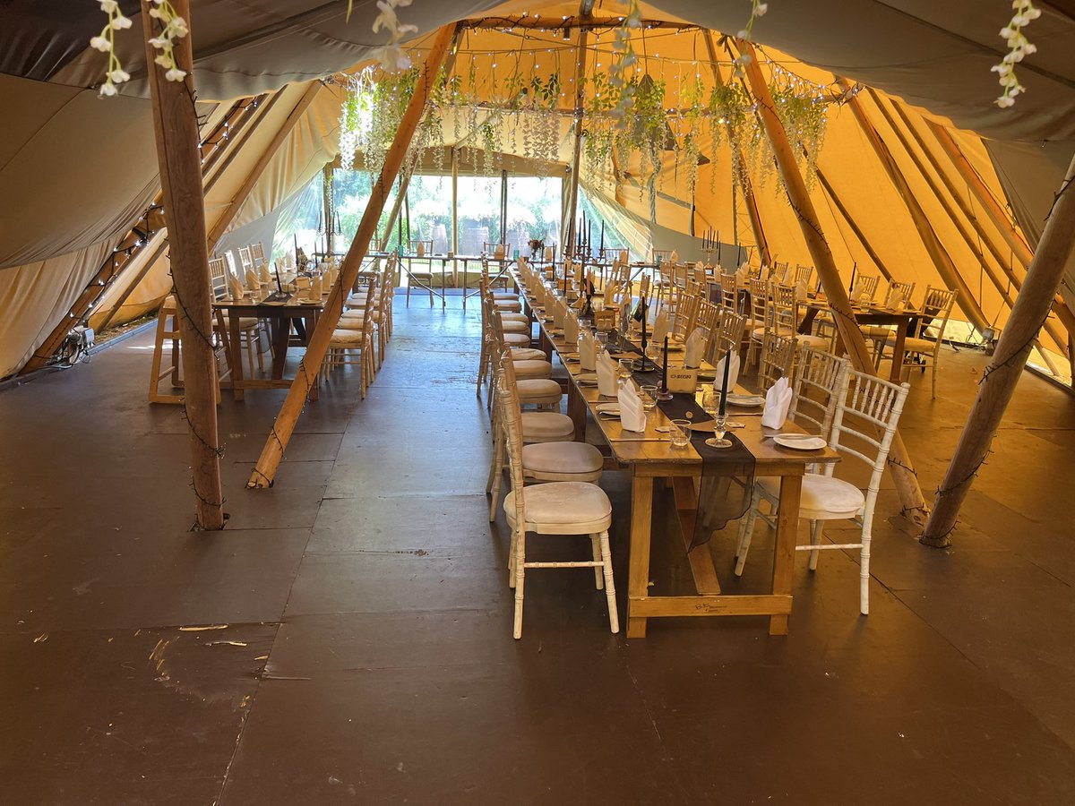 SPJTopNote's tweet image. This afternoon I met a lovely couple who have booked me to be their celebrant and wedding pianist for their wedding next year at the fabulous Wroxeter Hotel. Nestled between Shrewsbury and Telford, with the stunning Wrekin Hill as a backdrop, it’s going to be a truly magical day!