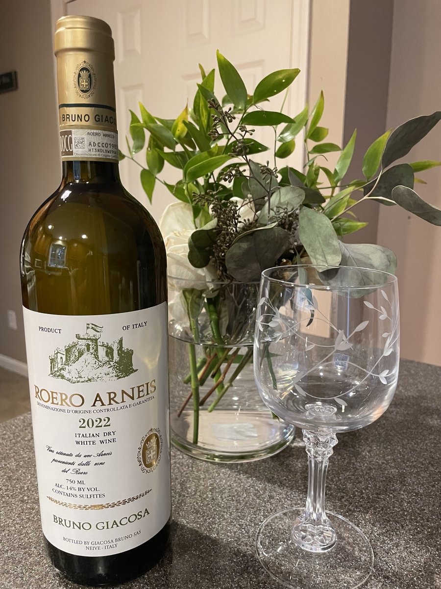 White wine of the week: The 2022 Bruno Giacosa, "Roero Arneis" from Italy is a terrific white wine with flavors reminiscent of lemon, pineapple, peach, and apricot. A full-bodied wine with mineral notes and a delicious, long-lasting aftertaste.
@alvuona,@wicndotorg