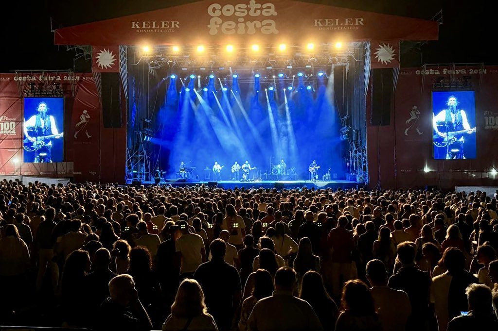 Seguimos sumando festivales por primera vez en este verano. Anoche en Costa Feira. Galiza Sempre!!