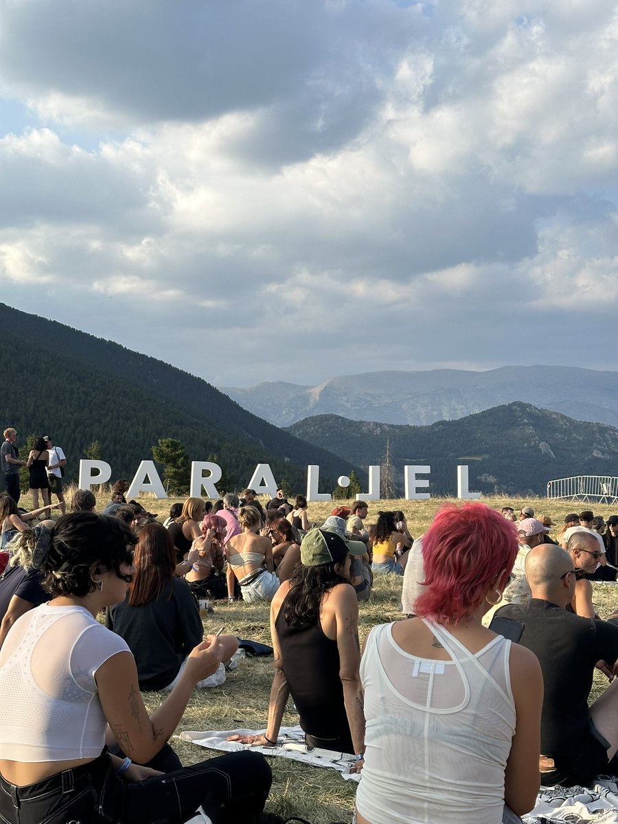 mileskaya 🌻 tweet media