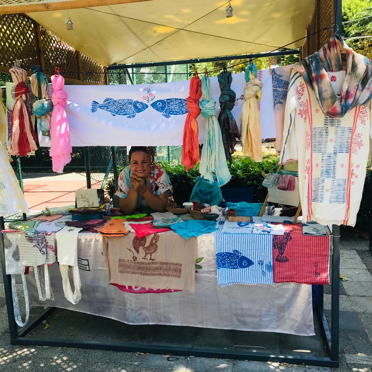 Kadıköy Moda’da Potlaç Kadın Emeği Pazarı Devam Ediyor!🥳

Eylül ayı sonuna kadar her cuma, cumartesi ve pazar günleri saat 12:00-21.00 arası açık. Standlarımızı gezebilir, üretici kadınlara destek olabilirsiniz.🛍💜
#potlaçkadınemeğipazarı #alışverişfestivali #kadınemeğipazarı