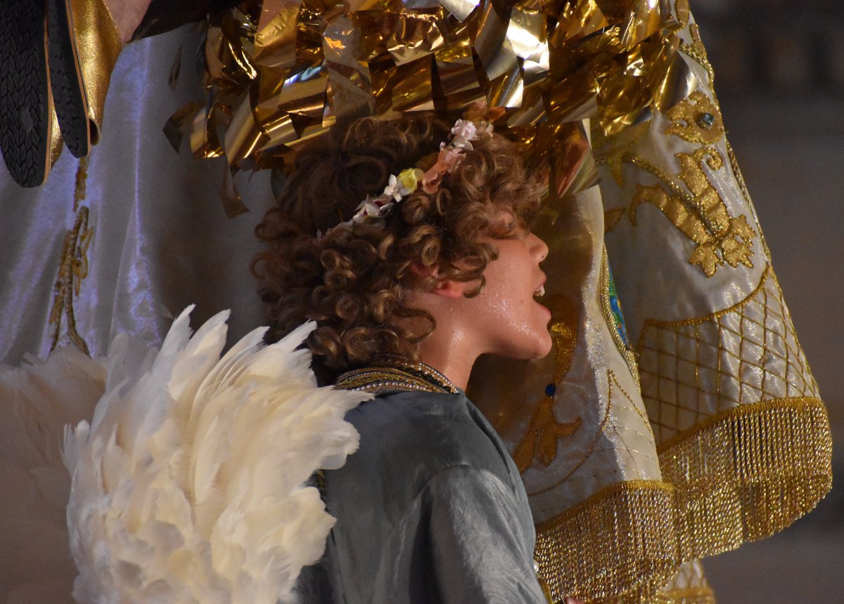 El iaio Jeroni era molt cabut. El iaio Jeroni cantava molt bé.
"De xiquico cantava en el Misteri. Em pujaren al Cel de Santa María, m'asomaren el cap per la Porta del Cel i digueren: xiquet, per ahí tens de baixar; jo els vaig dir: PER AHÍ NO BAIXE!!!. S'acabà el Misteri"