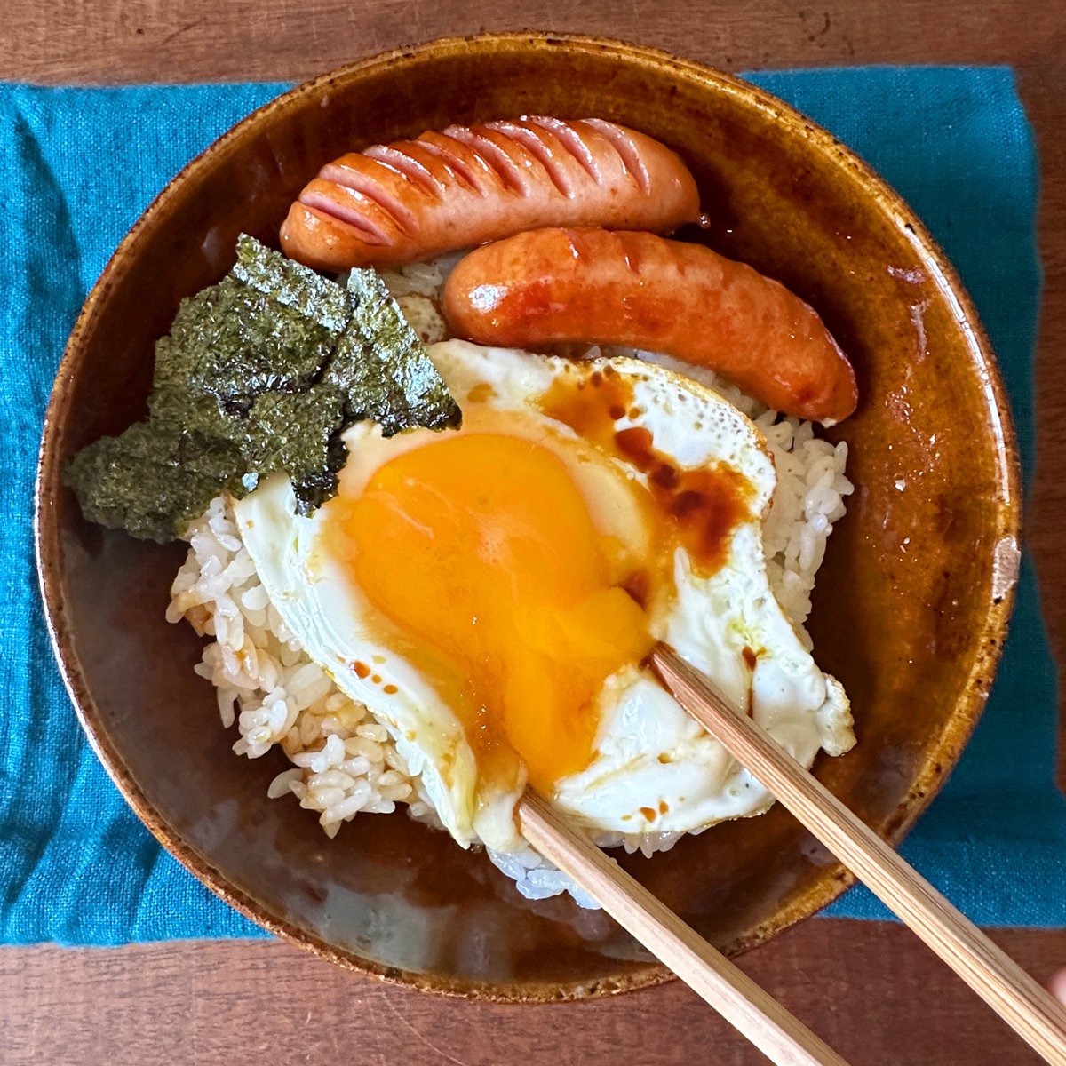 あまりに美味しそうで作ってしまった (目玉焼き丼で何気に使ったことない調味料の組み合わせ), image size:1200x1200