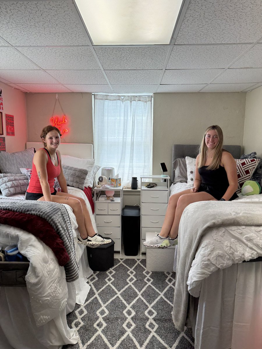 HCHawksSoftball's tweet photo. All our amazing freshman have moved in!! https://t.co/2FdI2Hnbzf
