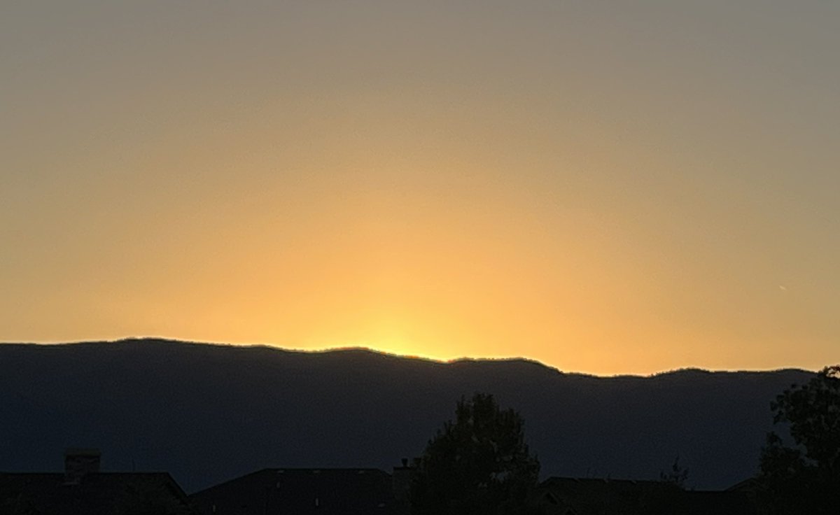La fortaleza de un hombre no está en cuán fuertes sean sus músculos, está en la frecuencia de sus abrazos y en la gentileza de sus palabras. 
Dios nos ayude a ser fuertes de verdad.