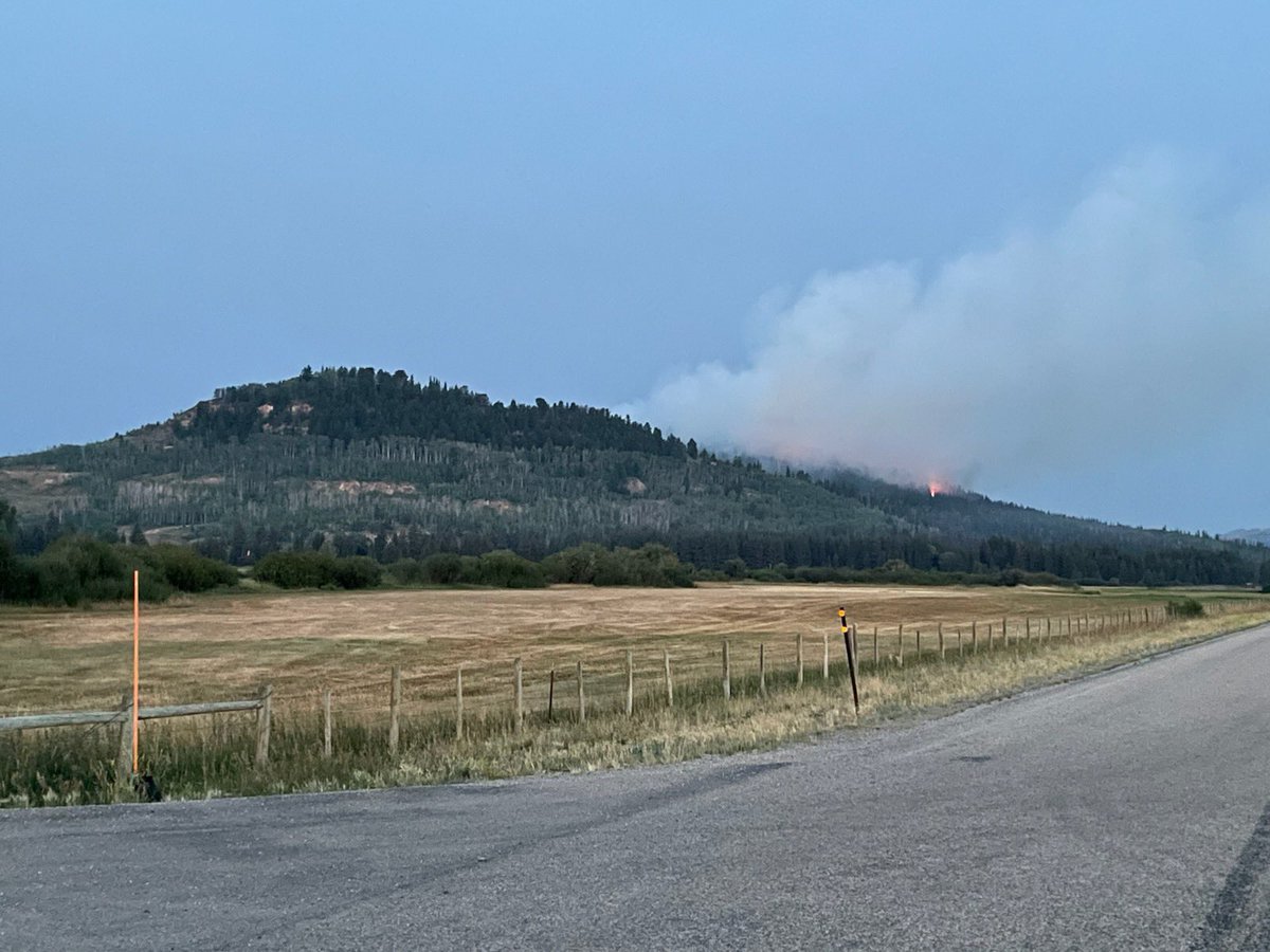 SheriffSublette's tweet image. 8/10/24 6:30am

There is a new forest fire started last evening at Merna Butte off of Horse Creek Road. Fire crews are on scene and forest service fire crews are on the way. 

Evacuations possible SCSO &amp;amp; SCEMA will update the public as we get new information. 

 #SCEMA #SCSO