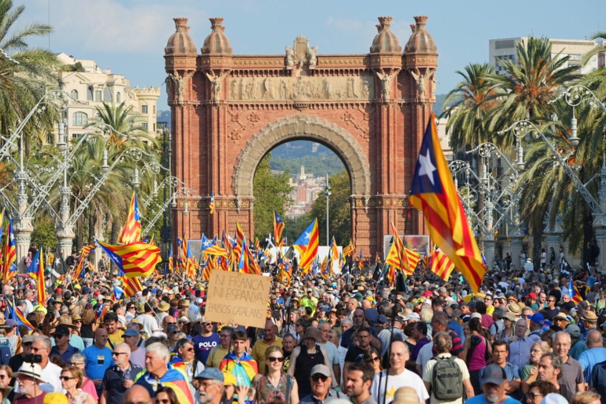 Consell de la República Catalana (@consellrep) on Twitter photo 🔴Missatge del President <a href="/KRLS/">krls.eth / Carles Puigdemont</a>
“Només hi ha un objectiu final que dona sentit a tot el que puguem fer: la llibertat. La llibertat individual i la llibertat del nostre país”.
🎥Vídeo a YT: youtu.be/ranLhyZLsuc?si… 🔴Missatge del President <a href="/KRLS/">krls.eth / Carles Puigdemont</a>
“Només hi ha un objectiu final que dona sentit a tot el que puguem fer: la llibertat. La llibertat individual i la llibertat del nostre país”.
🎥Vídeo a YT: youtu.be/ranLhyZLsuc?si…