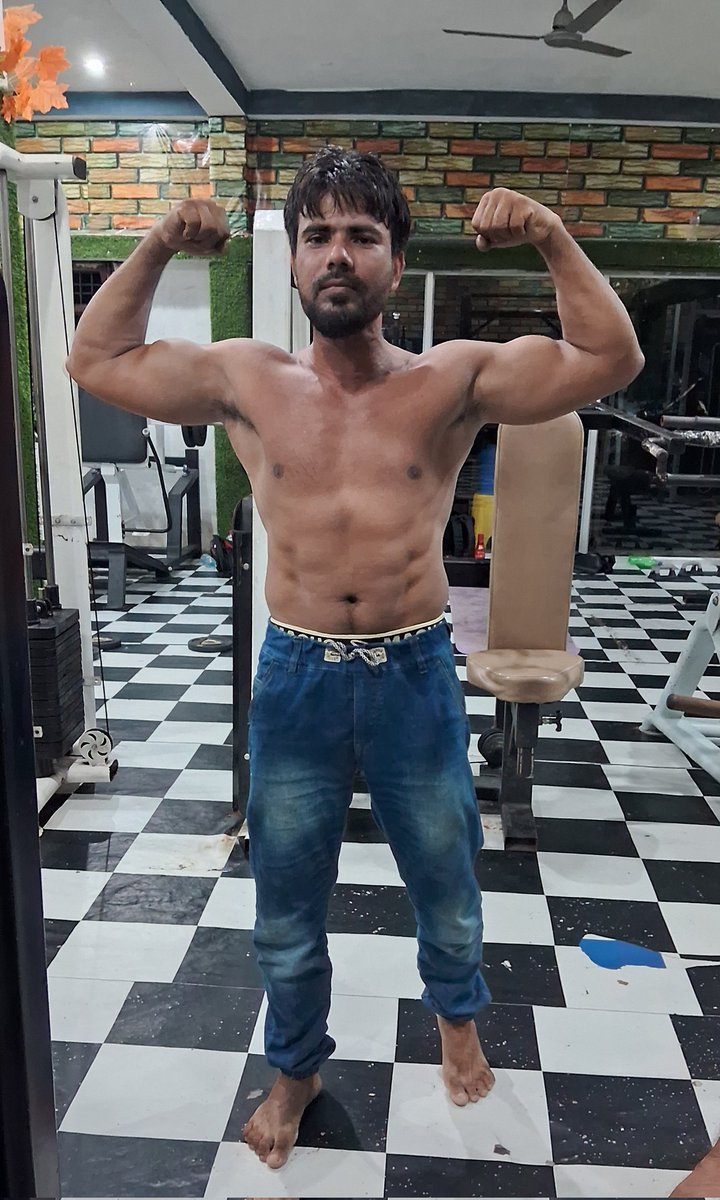MdKashif270570's tweet image. Bigg biceps 💪 my YouTube channel kashifbrofitness #kashifbrofitness #gym #trik #fitness #Tips #Motivation