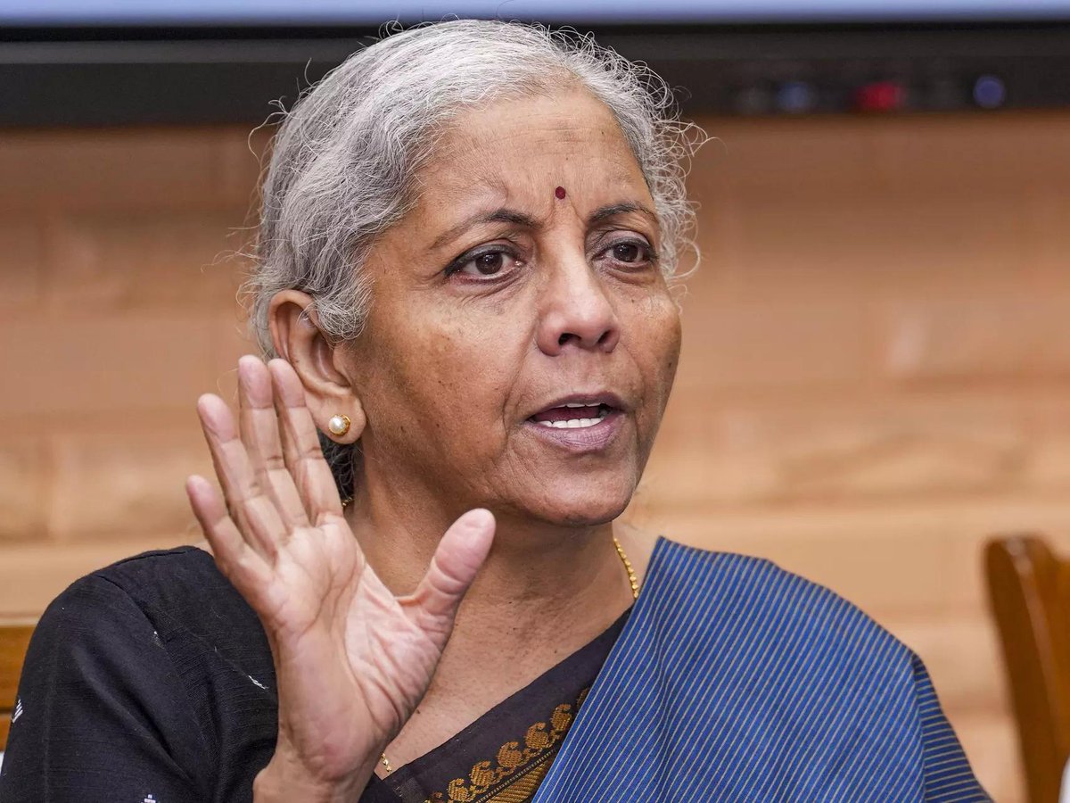 'Banks free to decide rates': Finance Minister #NirmalaSitharaman urges focus on core banking activities at #RBI meeting 

Know more🔗toi.in/dx5nVZ