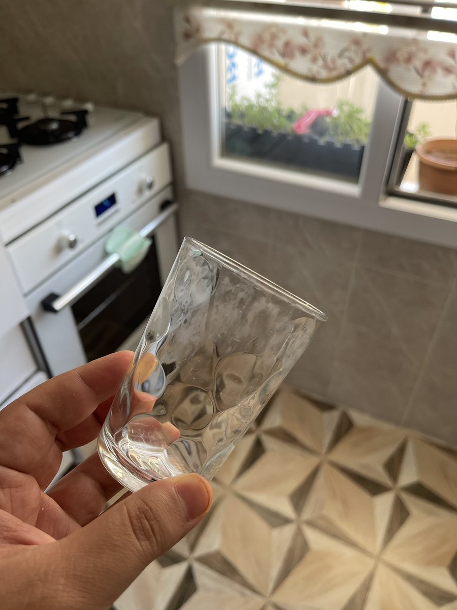 SkySeLo's tweet photo. @ArcelikDestek Garantisi uzatılmış ve devam eden Arçelik 6344 bulaşık makinemin 5 defa parçası değişti,3 yıldır sorunu giderilmiyor. Hem makine bulaşıkları ısıtmıyor hem de tüm bulaşıklarımda lekeler bırakıyor. Cam olan tüm bulaşıklarım 1 hafta içerisinde çöpe döndü, ayran lekesi https://t.co/R72z626uZw