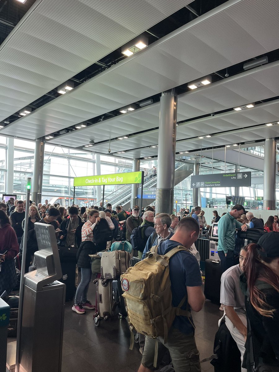 lousul's tweet photo. What a mess at T2 this morning. Baggage drop down and no sign of it moving 😭#aerlingus #dublinairport https://t.co/w4a110as3z