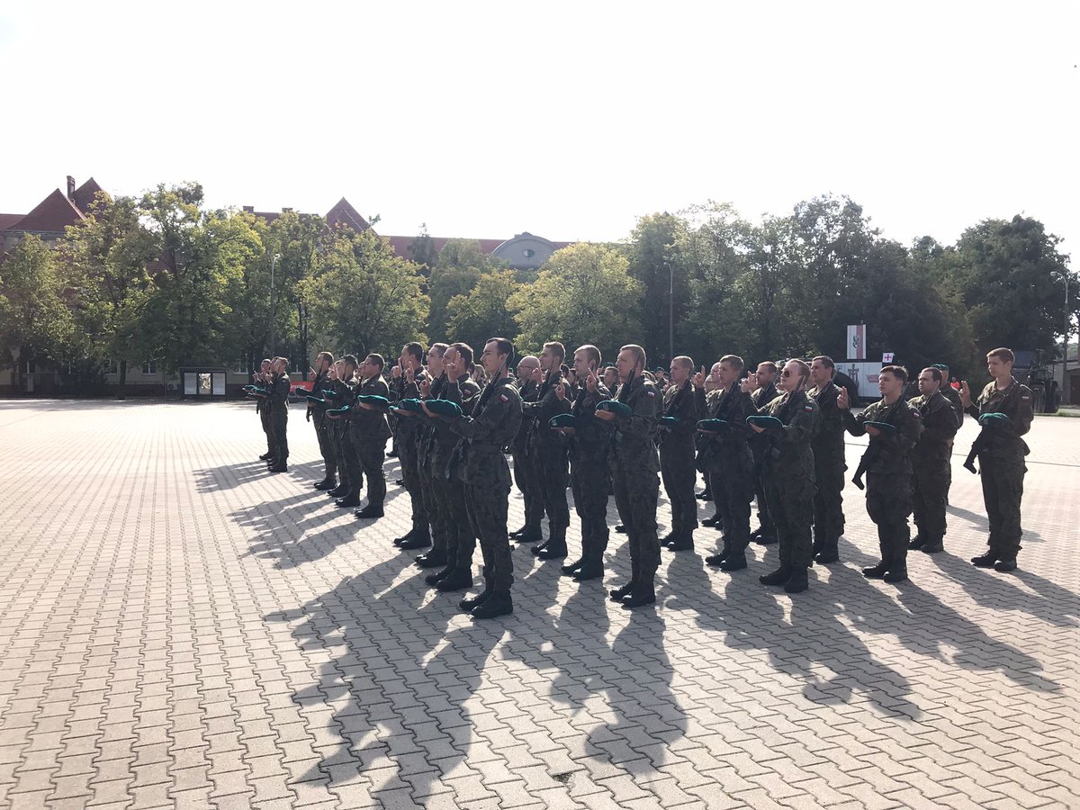 WCRGrudziadz's tweet photo. Najważniejszy moment w życiu każdego żołnierza PRZYSIĘGA WOJSKOWA 🇵🇱
10 sierpnia na placu apelowym #3psap w m.Chełmno żołnierze, którzy ukończyli podstawowe szkolenie #DobrowolnejZSW II turnusu w ramach projektu #WakacjezWojskiem złożyli uroczystą przysięgę wojskową.
@MON_GOV_PL https://t.co/oz89pLusdI