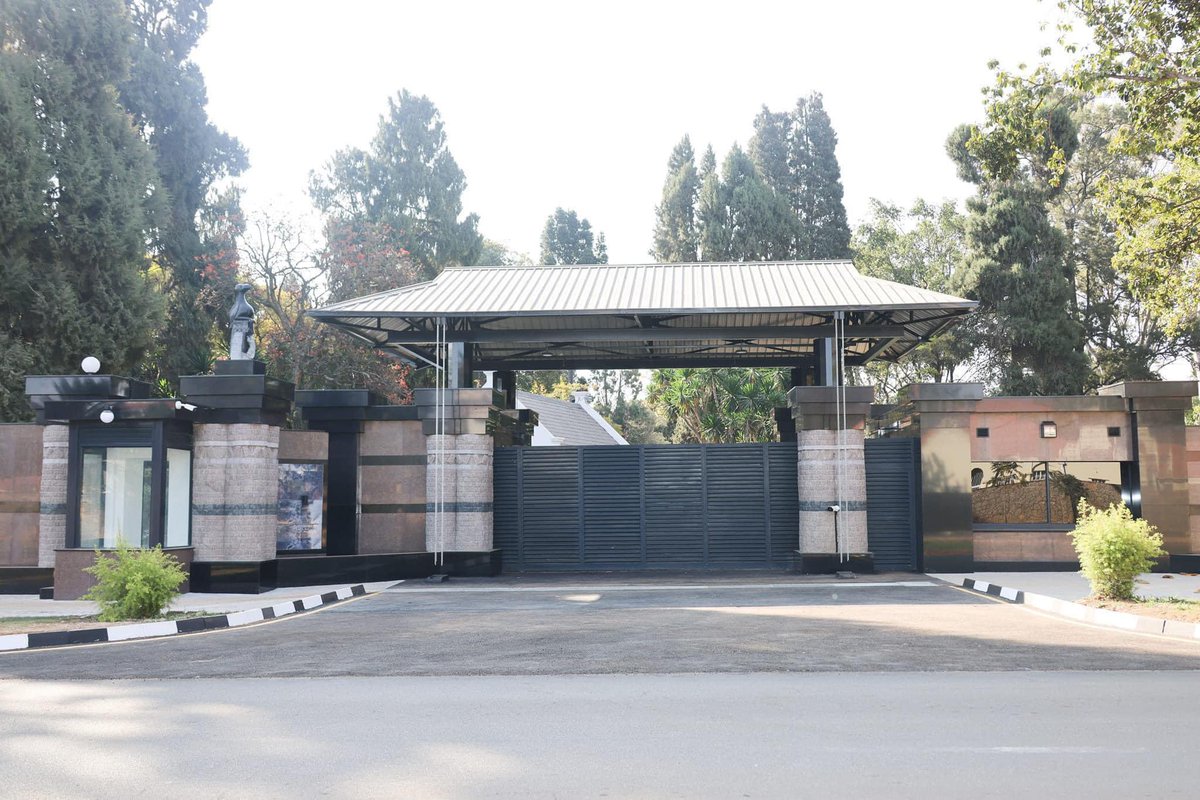 GondaiMutongi's tweet image. A beautiful new look of the State House. Pamuzinda waMunhumutapa HE President @edmnangagwa
#InfrastructuralDevelopment