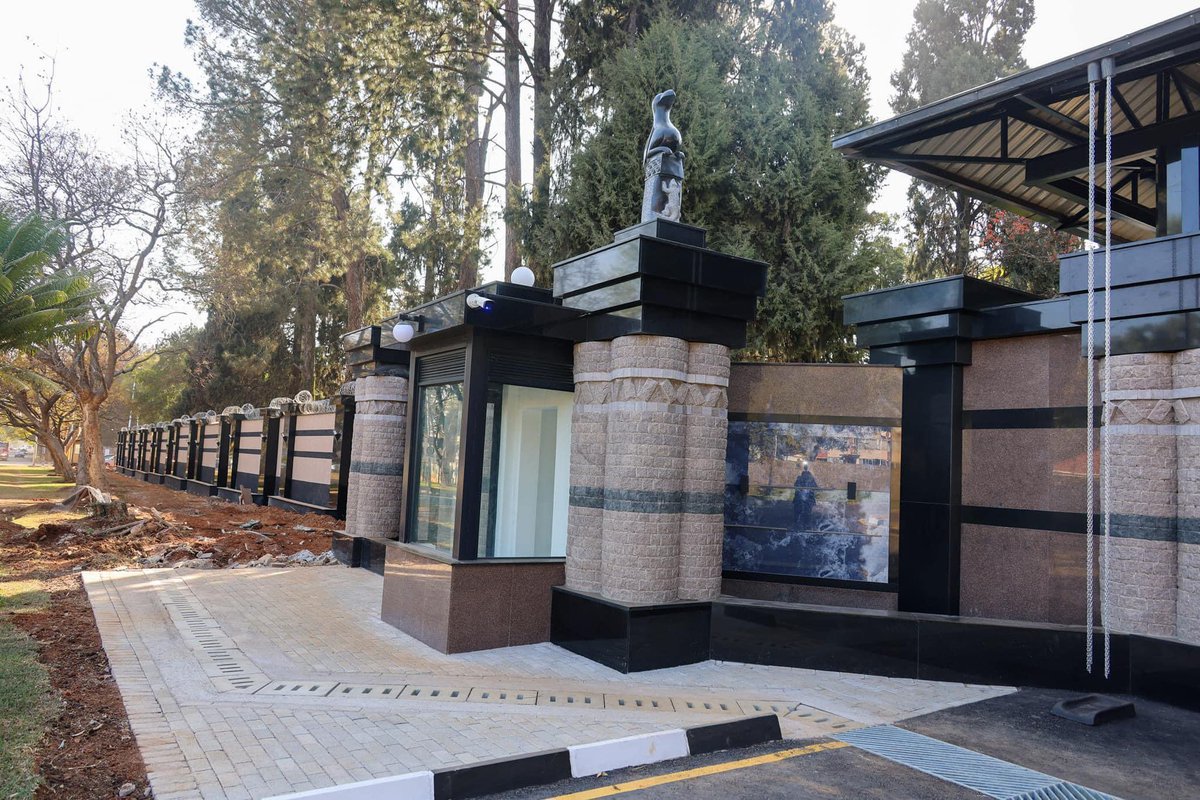 GondaiMutongi's tweet image. A beautiful new look of the State House. Pamuzinda waMunhumutapa HE President @edmnangagwa
#InfrastructuralDevelopment