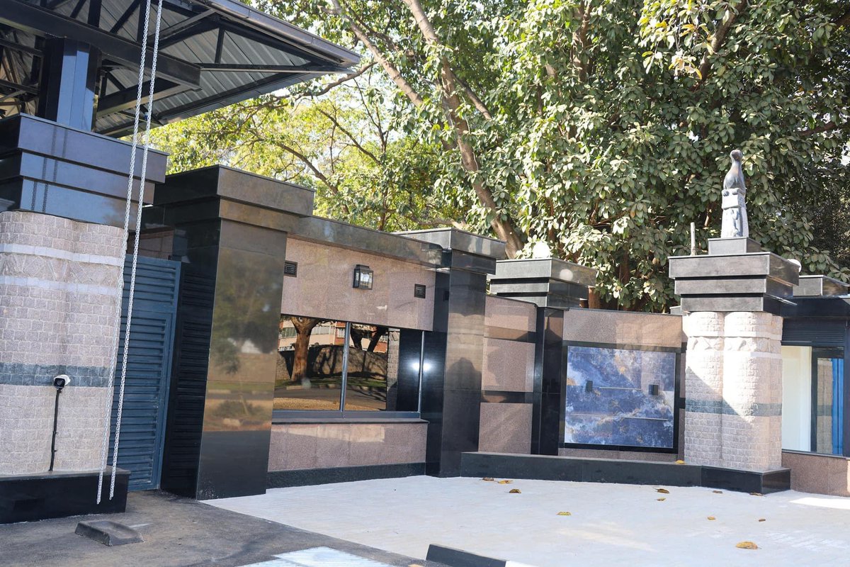 GondaiMutongi's tweet image. A beautiful new look of the State House. Pamuzinda waMunhumutapa HE President @edmnangagwa
#InfrastructuralDevelopment