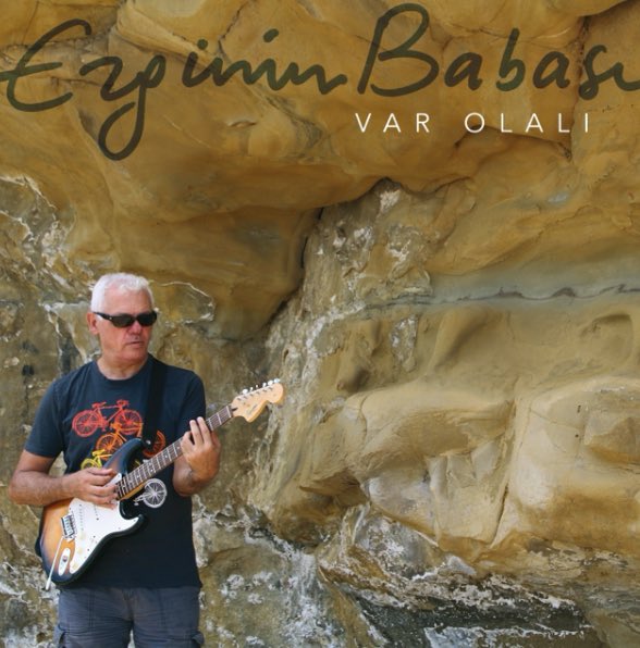 Sevgili dostum Erhan Uzumcu’nün rock, blues ve caz bestelerinden oluşan yeni albümü "Var Olalı" bizlerle buluştu. 
Ezginin Babası’na birbirinden güzel eserleri için teşekkür ederiz. Emeklerine sağlık…
<a href="/arsivimden/">Arşivimden Mikrofona</a> <a href="/Cazkolik/">Cazkolik</a> #caz #blues #jazz #bues