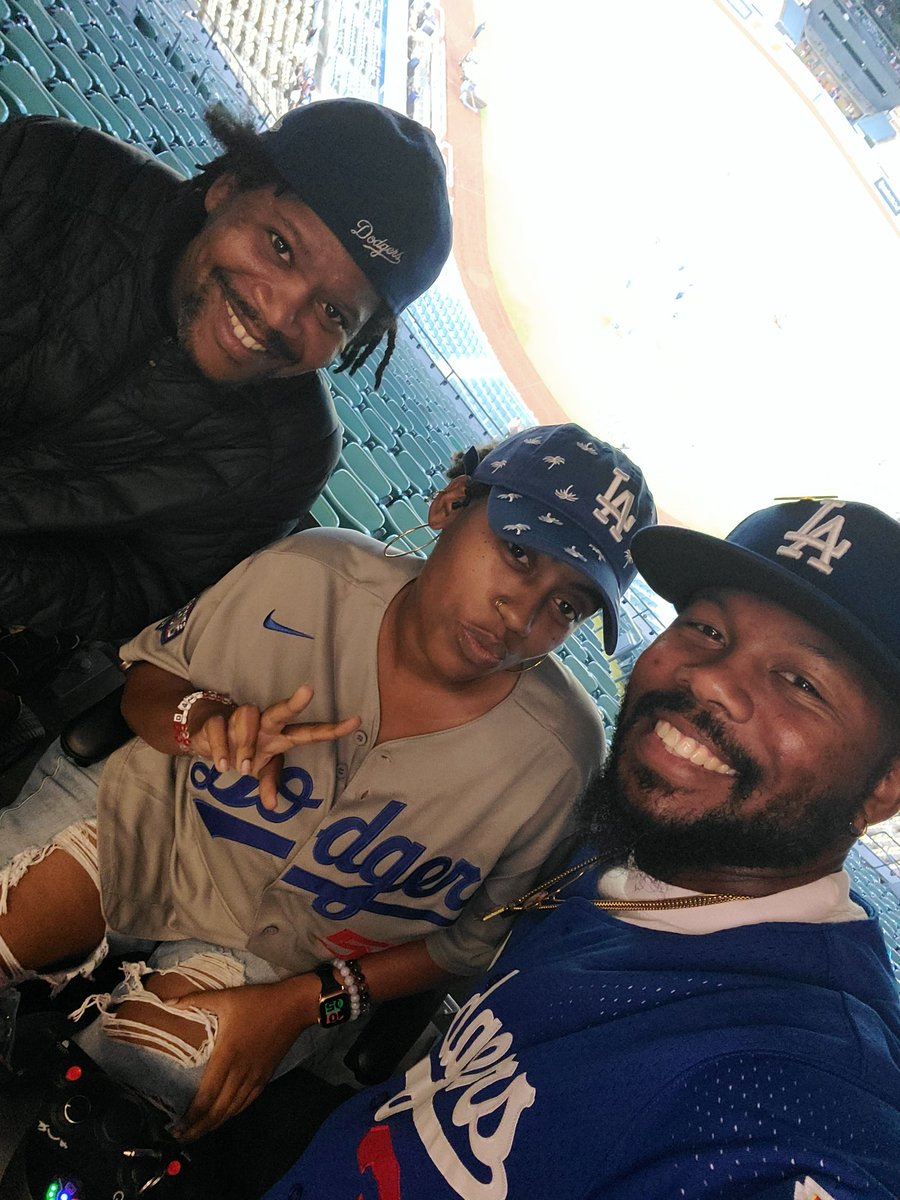 Fantasticslack's tweet photo. My cousin was drunk af tonight. Called earl in my car and everything 😭 But I'm glad he was able to celebrate another year and make it home safe. Love you Ken dog 💪🏾 #LongLiveMasterDaniel🥋 #Standwithshauna🌻 https://t.co/UoqP546ozm