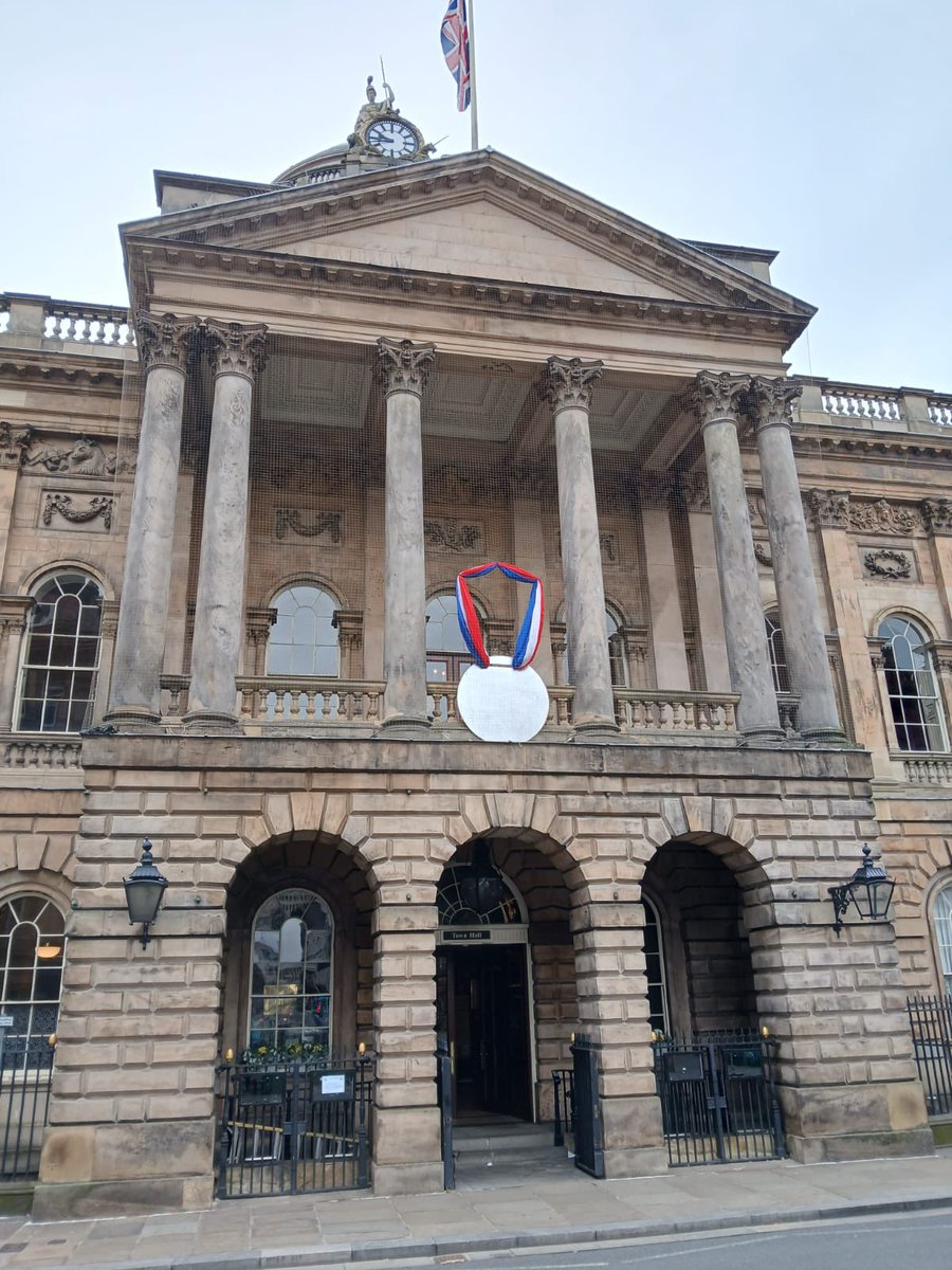 lpoolcouncil's tweet image. In celebration of @JohnsonThompson’s superb silver 🥈 in the Heptathlon @TownHallLpool is marking her amazing achievement at the #OlympicGamesParis2024 

#Paris2024