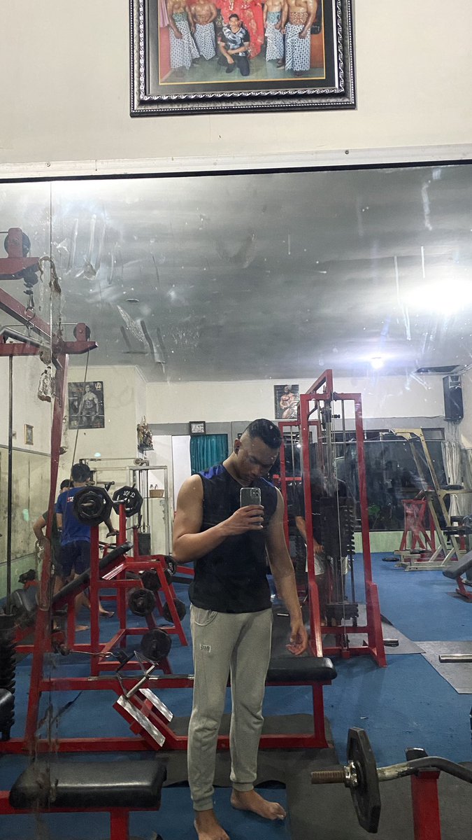 Siapa yang pernah coli ketauan kakaknya ?
Aku☝🏼 hahaha