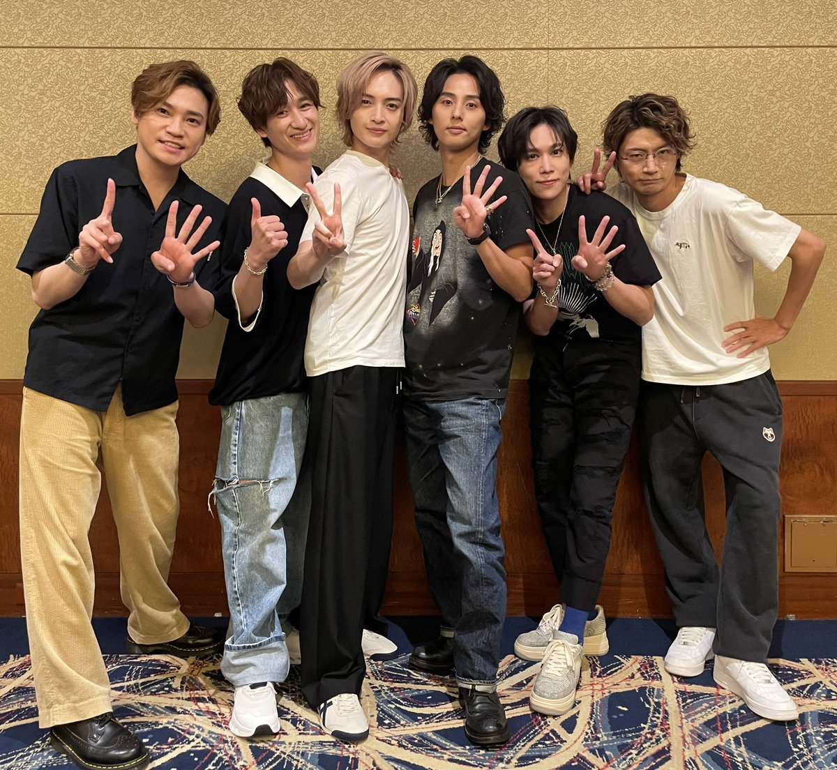 KMF2_0810MENT's tweet image. ⋱ ＼🎊Kis-My-Ft2
               デビュー13周年💐／⋰
┈┈┈┈┈┈┈┈┈┈┈┈┈┈┈

13周年を迎えました👏🏻✨
応援してくださるみなさんのおかげです🌈

これからも楽しく最高な時間を
一緒に積み重ねていきましょう🔥

14年目もよろしくお願いします!!!!!!

#キスマイデビュー13周年🛼