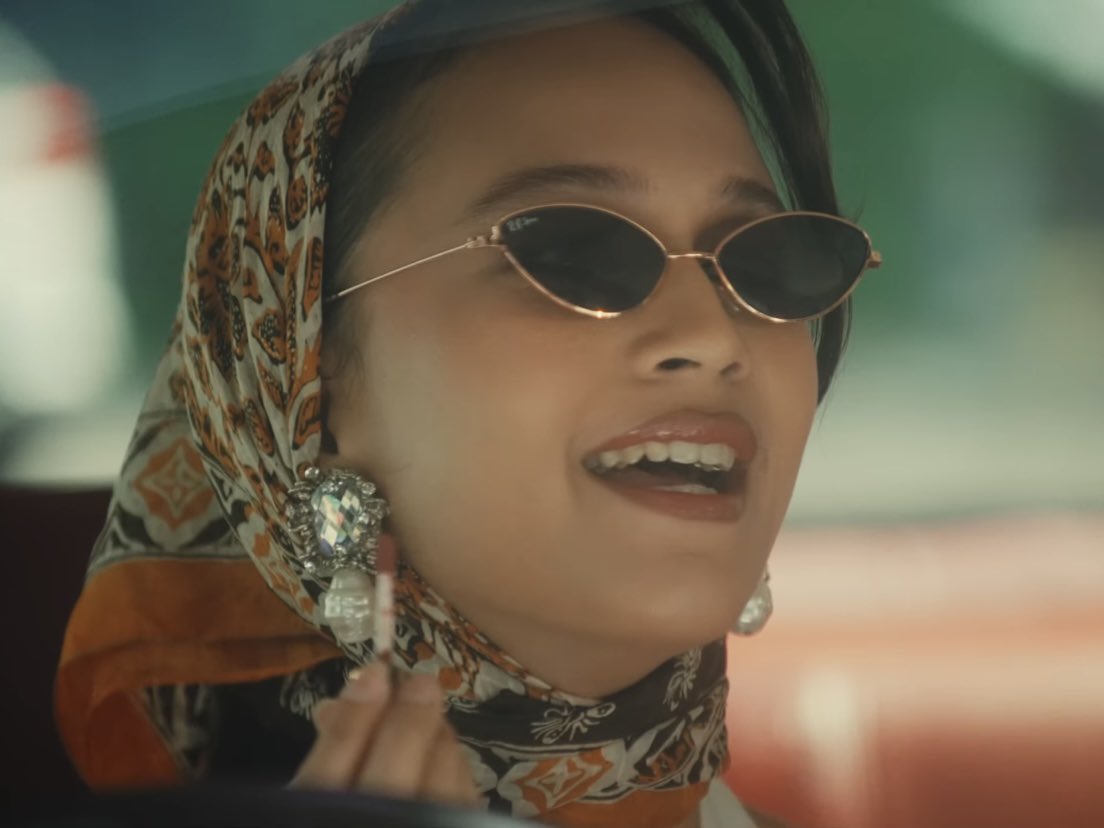 FilmIndoSource's tweet photo. Lutesha stars in the music video for “Primadona” by Adikara. 💃🪩

🔗: https://t.co/K2i3w17ki8 https://t.co/qipzEY4Suz