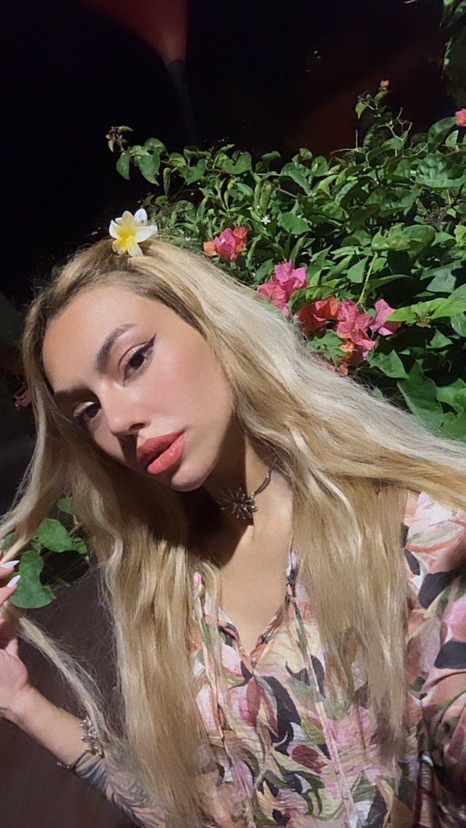 talyaseyitoglu's tweet photo. flora??? its me???? https://t.co/TbqSJP7GIb