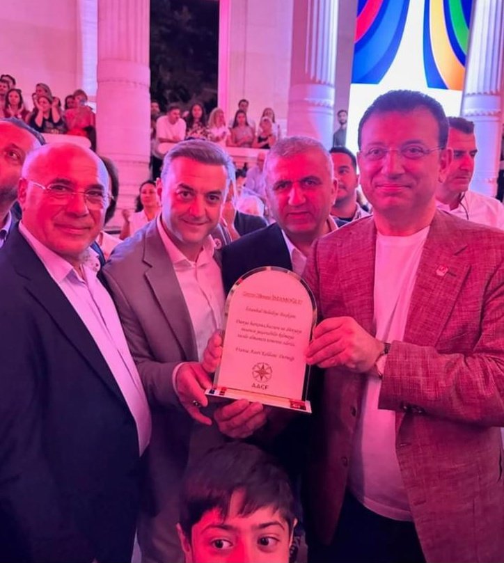 🔴 Fransız meclisine "Türkiye Ermenilere soykırım yapmıştır" yasa teklifini veren Fransa'da yaşayan Keldanililer Ekrem İmamoğlu'na plaket vermiş.

📍Bilindiği üzere Fransa'da Ermeni soykırımı yoktur demek kanunen suç kapsamına alınmıştı..

İmamoğluna neyin teşekkürüdür bu?