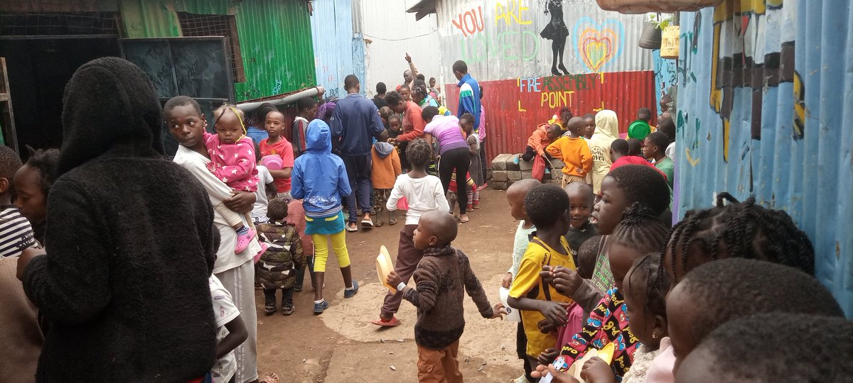 prophetrewardfo's tweet image. Back to my used community services in slum #Feedingprogram to vulnerable children.
Humanity services is a service to God. Sharing love giving smile, healing mind, soul and the body.