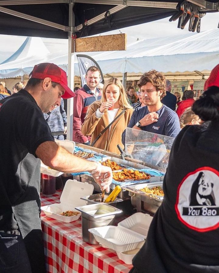 YouBao is back 🐼

They will be joining us this Autumn weekend, bringing you delicious rice boxes and their classic steamed buns!

Extra hot sauce is a must 🔥 

Only 7 weeks to go 🤩

#broadstairsfoodfestival #broadstairs #ramsgate #margate #kent #london #bao #baobuns