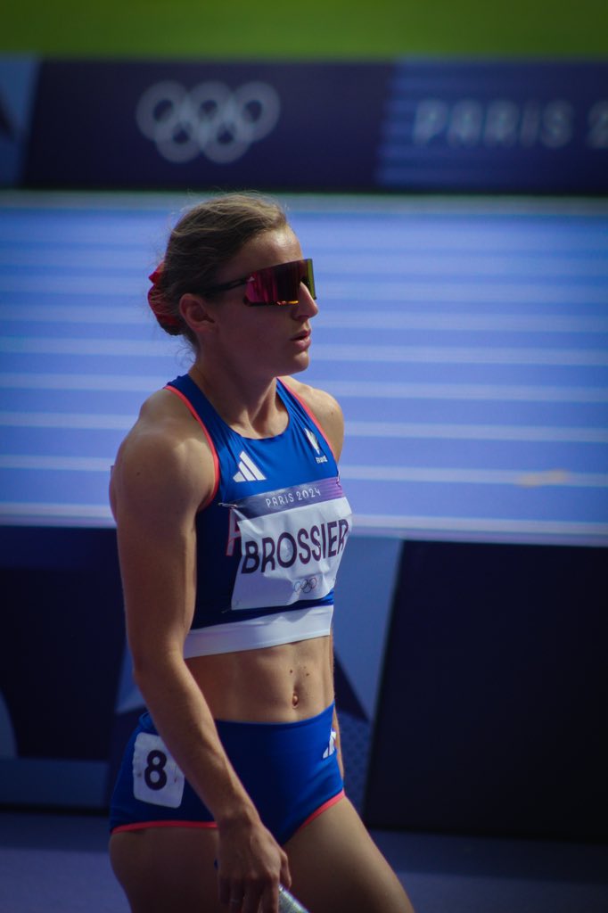 Brossier Amandine (@brossieramand1) on Twitter photo JOUR DE FINALE 😤
21h14, finale du 4x400m Femmes, couloir 9 avec les filles 🇫🇷
📸 Jacques Erhmann JOUR DE FINALE 😤
21h14, finale du 4x400m Femmes, couloir 9 avec les filles 🇫🇷
📸 Jacques Erhmann
