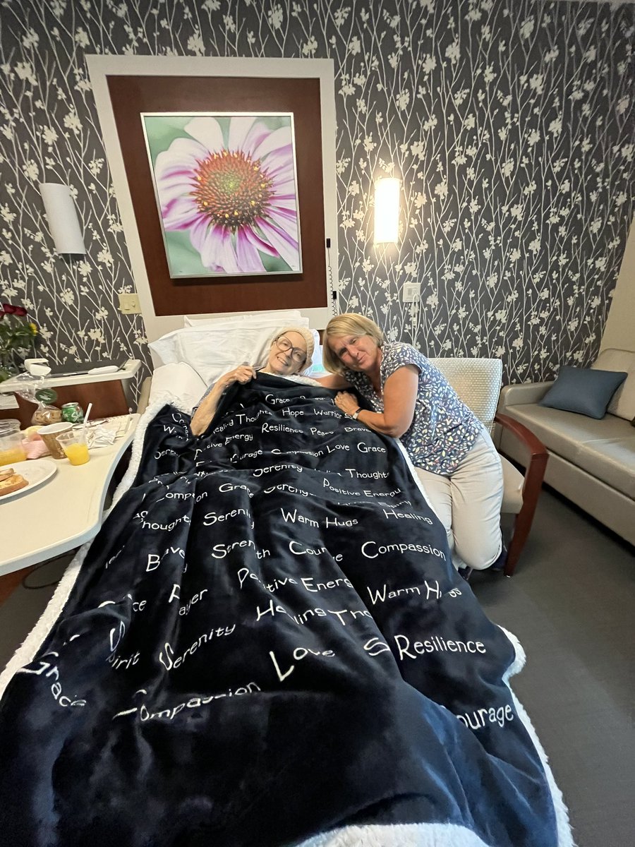 MaryPurls's tweet photo. @boss_ton_girl I’m going to have a nice day. Because you are here.  And every one loves flowers.  Every thing is going fast but I get to embrace your kindness. I hope my brother comes. I have so many new home sewn blankets to donate . You help me in so many ways   My arm still bad ♥️ https://t.co/FMe3j6semT