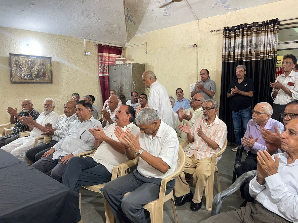 Ajay Gaur(मोदी का परिवार) tweet media