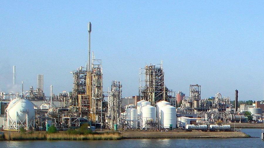 Het is zaak dat de emissie van PFAS zo ver mogelijk wordt teruggedrongen, maar het is aan het bevoegde gezag om te bepalen of Chemours in aanmerking komt voor een vergunning om trifluorazijnzuur (TFA) via de lucht uit te stoten.
h2owaternetwerk.nl/h2o-actueel/st…