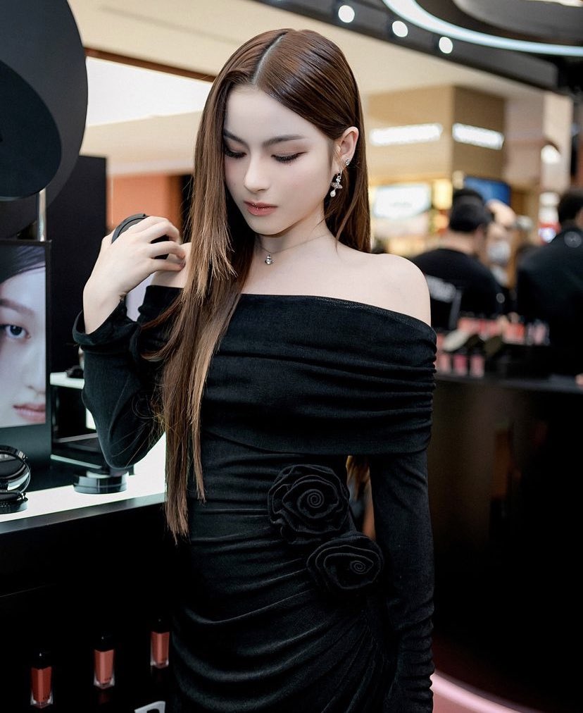 winprimupdates's tweet photo. [ Primiily IG Update ]

HERA Grand Opening Event! 🖤

#HERA 
#HERAxPrim
#HERAThailand
#HERAisComing
#primiily @primiily1_
#HERASensualPowderMatte
#HERABlackCushionFoundation 

https://t.co/cGKCrwH1c3