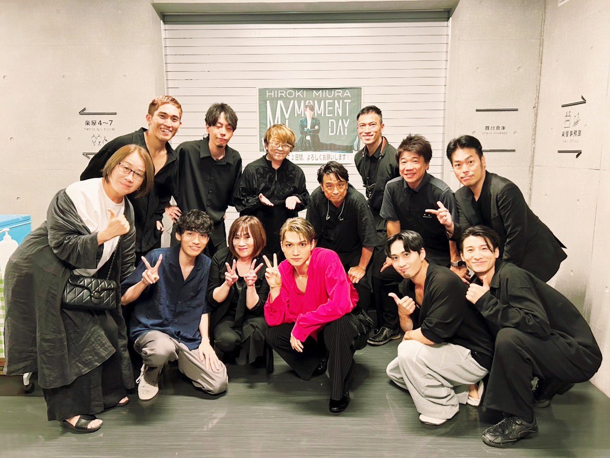 Juriwoh's tweet photo. 集合写真を頂きました。ダンサーのTERUPOPさん、SORAさん、Taichiさんの身体能力に驚愕し。ゲスト海宝潤さんのシャイさに目を細め。演出の金谷先生にも御礼を申し上げます。
#三浦宏規
#My_Moment_My_Day
#TERUPOP
#SORA
#Taichi
#海宝潤
#金谷かほり
#YUKAchanband https://t.co/P9X7Gq7QwT