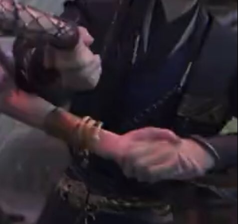 ในสถานการณ์นี้มีคนเนียนจับมือแล้วก็แอบยิ้มในใจมั้ยนะ #ตำนานเกาะพิศวง