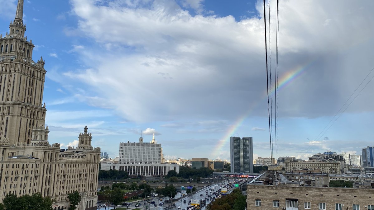 Nach Wolkenbruch auch noch Gesetzesbruch am Moskauer Himmel