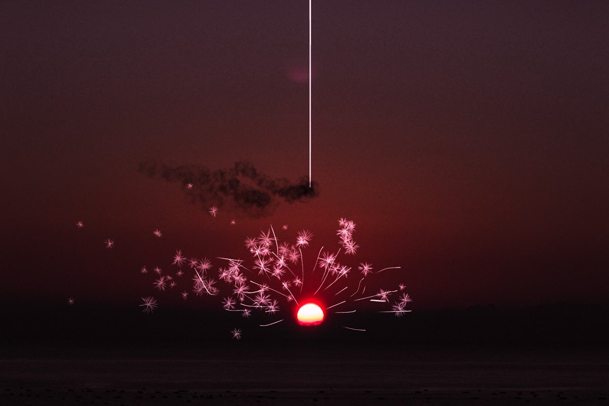 夕陽で線香花火を表現してみました。