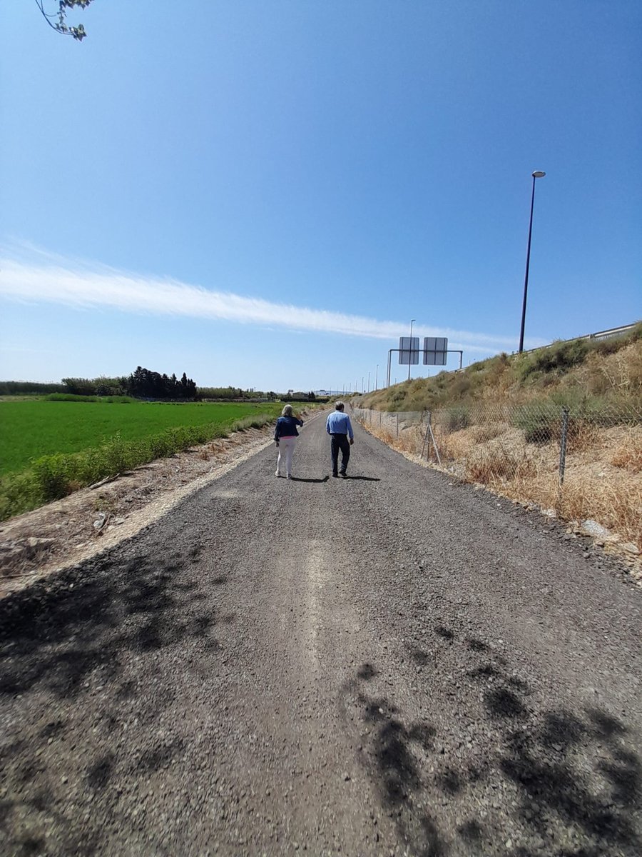 CopeZaragoza's tweet photo. 🚶♀️ El Ayuntamiento de #Zaragoza ha recuperado la gestión de 13,8 kilómetros de camino en el barrio de #Movera. @zaragoza_es ha recepcionado estos terrenos colindantes al Cuarto Cinturón, gestionados por la Administración del Estado desde 2008, que por fin han sido acondicionados. https://t.co/CZkjMNMXxs