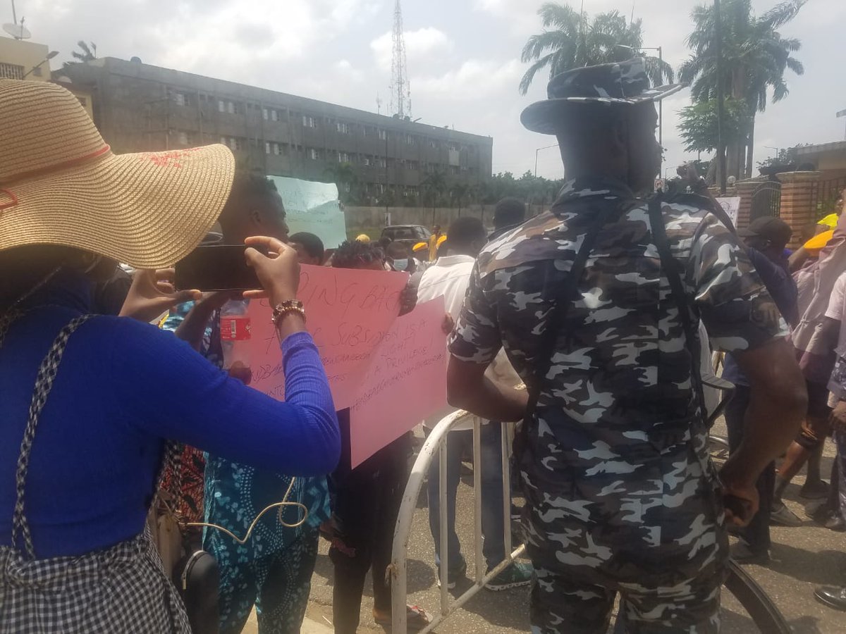saomot2000's tweet photo. | Lagos is boots-on-ground kicking to #EndBadGovernanceInNigeria #Day10!
#RevolutionNow is our path to birth a new egalitarian Nigeria for all.
Alausa Secretariat is busy as we champ the change & leaders we desire.
#ReferendumNow #ConstitutionNow #DaysOfRage #DaysOfHope https://t.co/51WRMnbxai