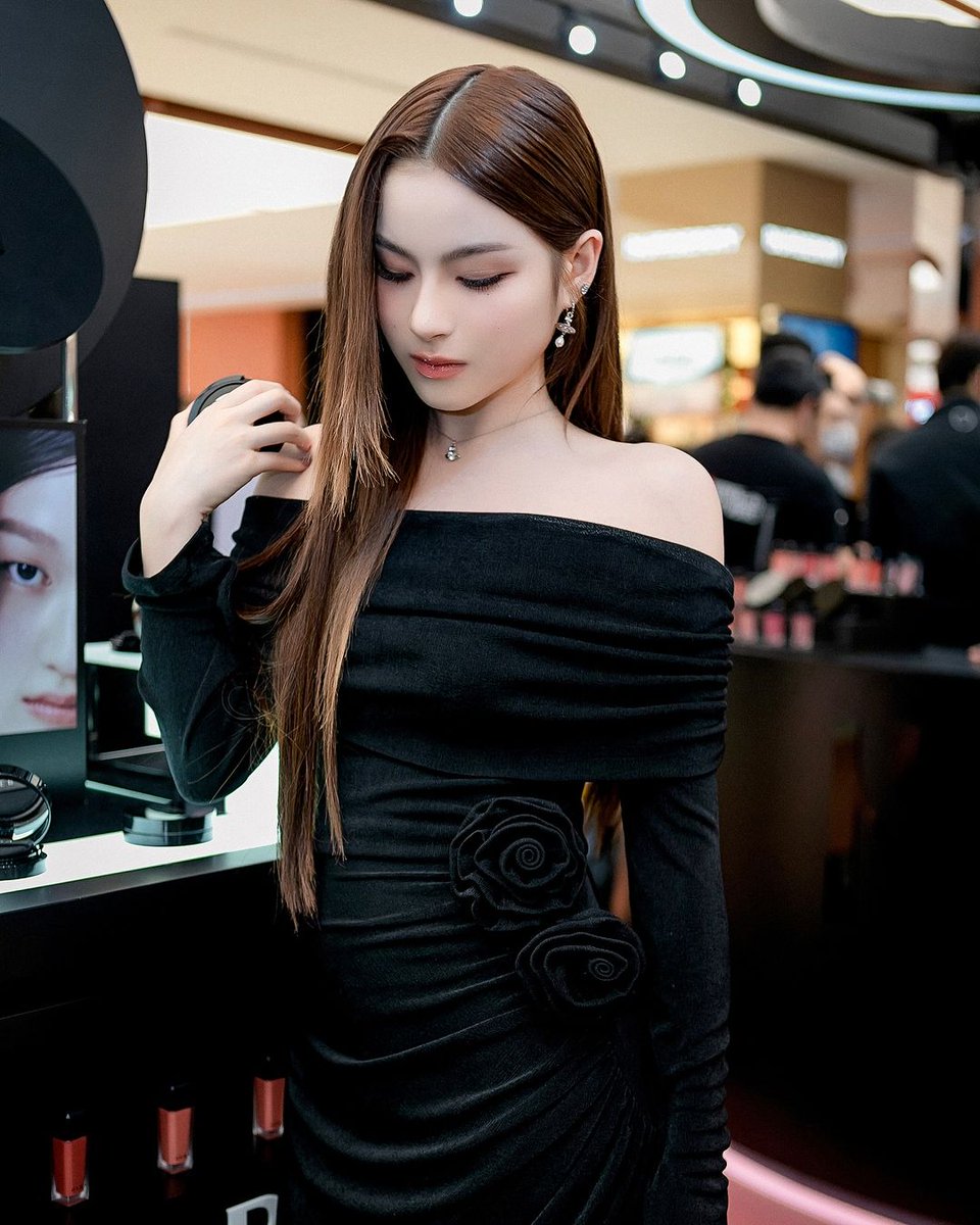 PRETTIEST

#primiily 
#HERAxPrim 
#HERAThailand