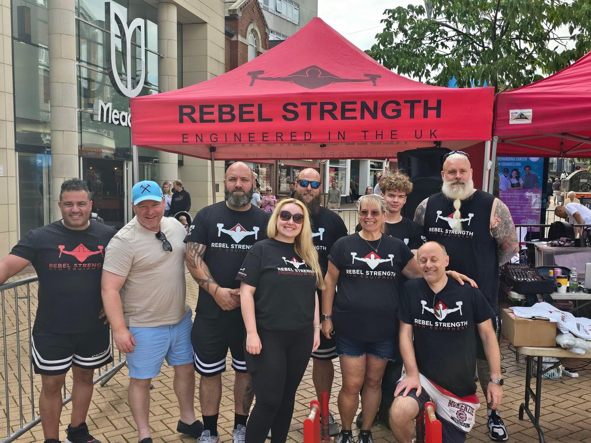 RealMartinCee's tweet photo. Good crowd in Chelmsford for Essex Strongest Man and Woman 2024. Come see us outside  (almost) @robinspienmash #STRONGMAN #STRONGWOMAN https://t.co/DvRw5vXlpM