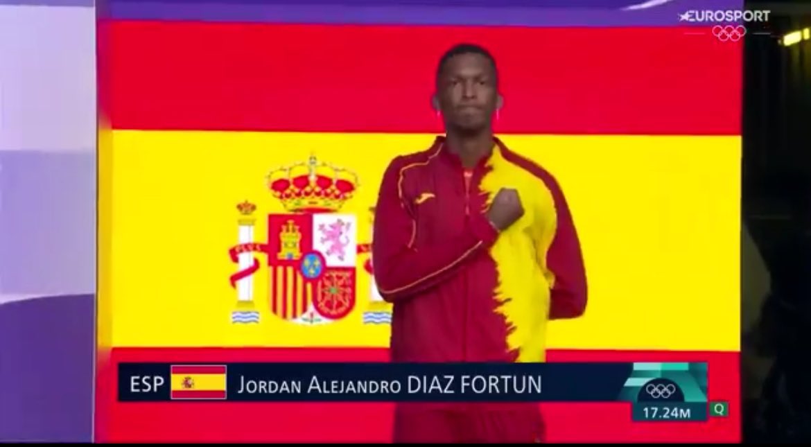 ¿Es el flamante campeón olímpico de triple salto fan de Shingeki no Kyojin?   No tenemos pruebas pero tampoco dudas... #jordandiaz #ShingekiNoKyojin  #AttackOnTitan