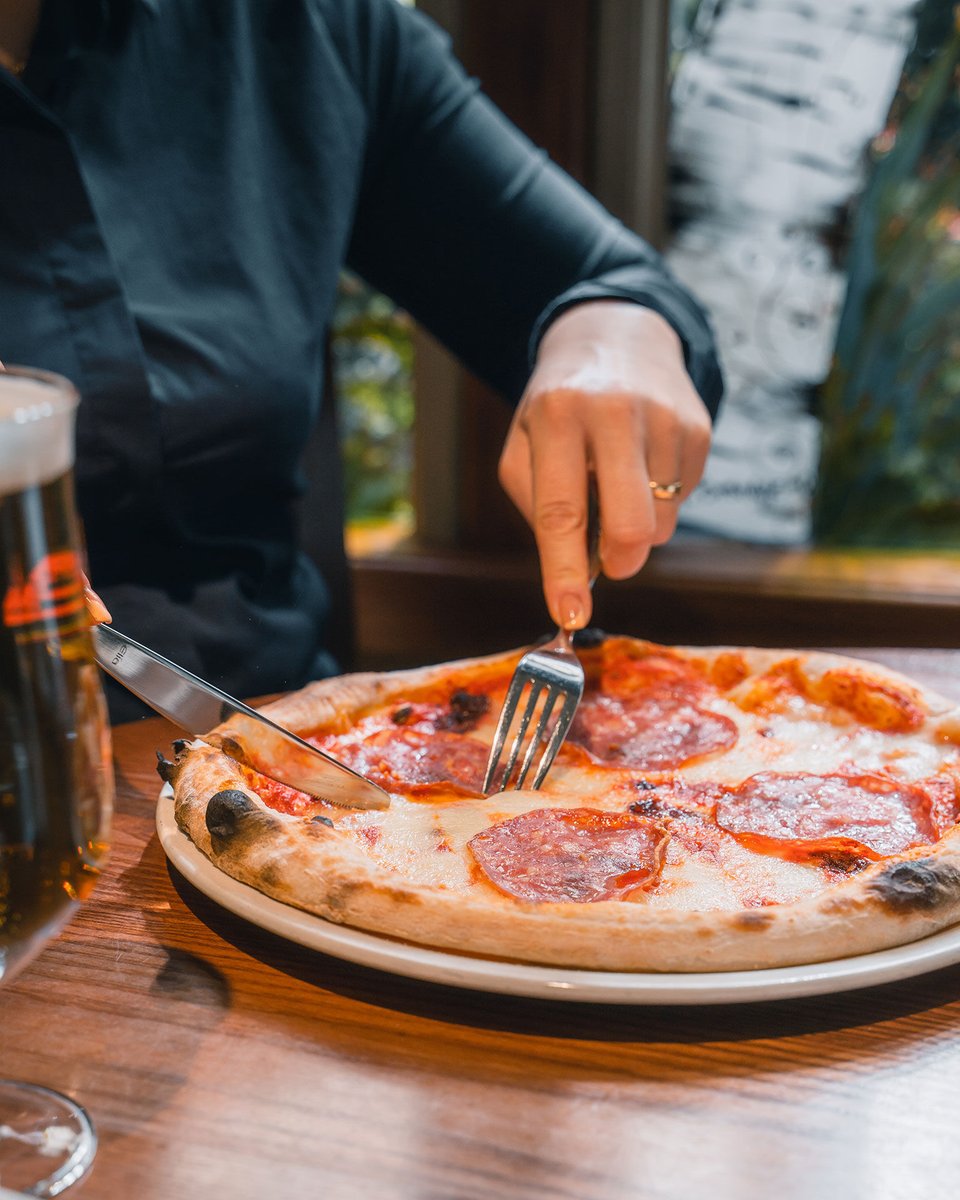 Saturday nights call for our spicy Piccante pizza! Topped with spicy sausage, red onion, tomato sauce, mozzarella, and fresh chilli. it's a fiery treat for pizza lovers. 🍕 

#visitbirmingham #visitJQ #jewelleryquarter #jewelleryquarterbirminghamuk #birminghamcity