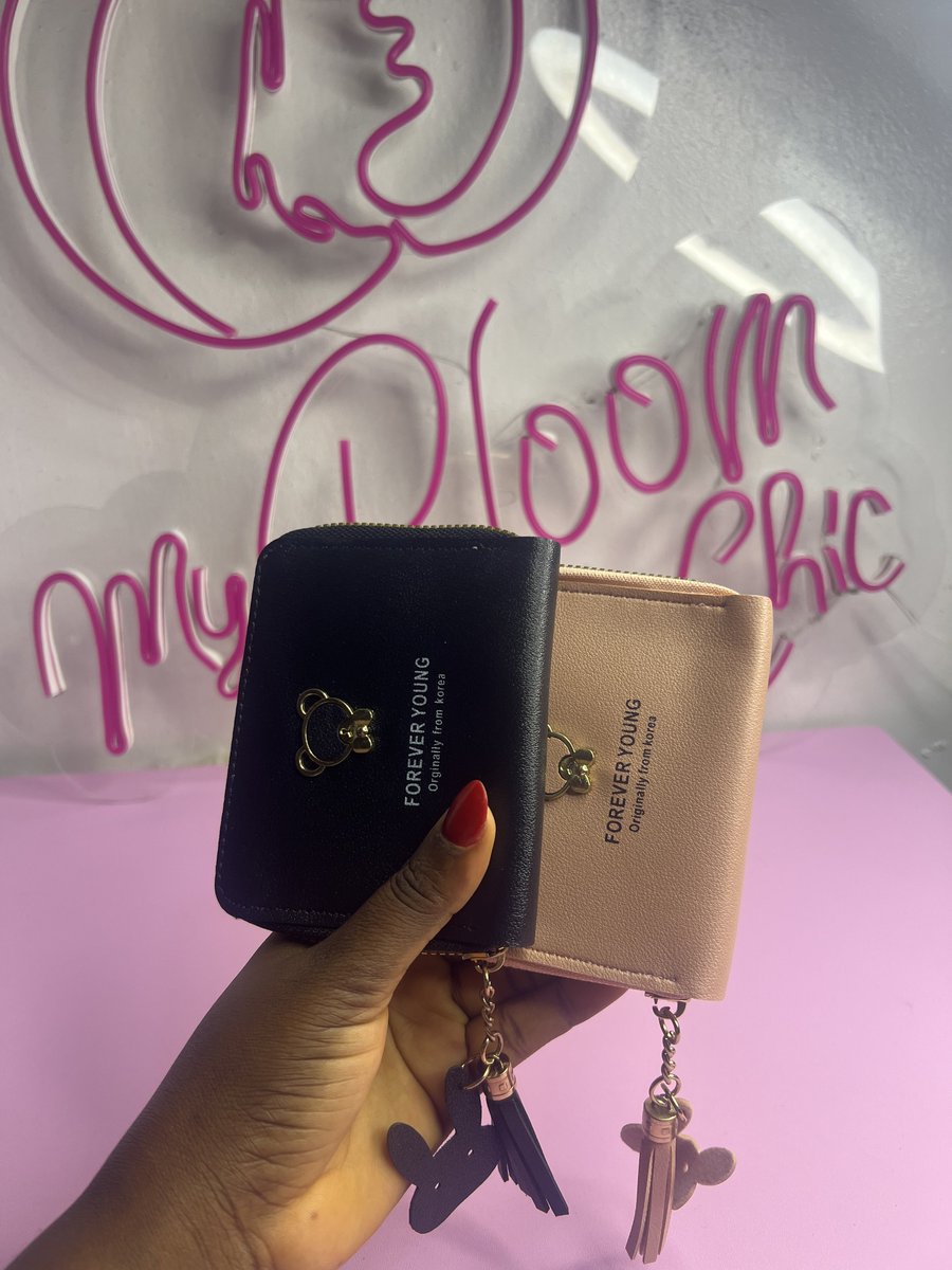 My_Bloom_Chic's tweet image. Cute mini Wallet 
2500 naira 
Available in pink and black color