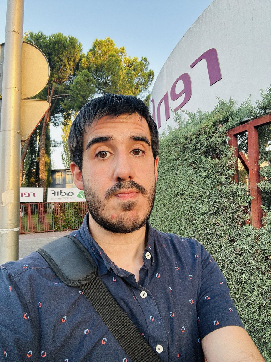 ¡Hola! 👋 

Hoy escribo este hilo porque estoy buscando empleo. Soy desarrollador especializado en web y diseñador gráfico.

En los últimos dos años he estado trabajando en el departamento de marca de Renfe y ahora ha terminado mi contrato.

Twitter, haz tu magia. 🙏
