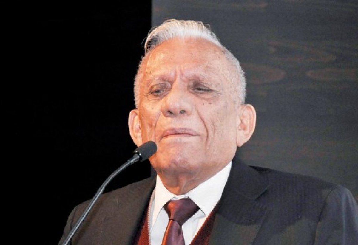 متى من طول نزفك تستريح
سلاماً أيها الوطن الجريح
تشابكت النصالُ عليك تهوى
وأنت بكل منعطفٍ تصيح
وضجّ الموت في أهليكَ حتى
كأن أشلاؤهم ورقٌ وريح
تعثّر أهله بَعضٌ ببَعضٍ
ذبيحٌ غاص في دمه ذبيح